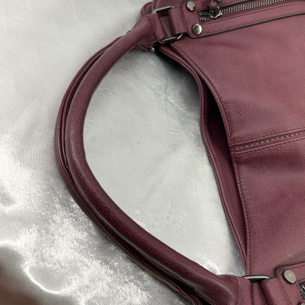 Realer Shoulder Bag - Picture 9 of 13